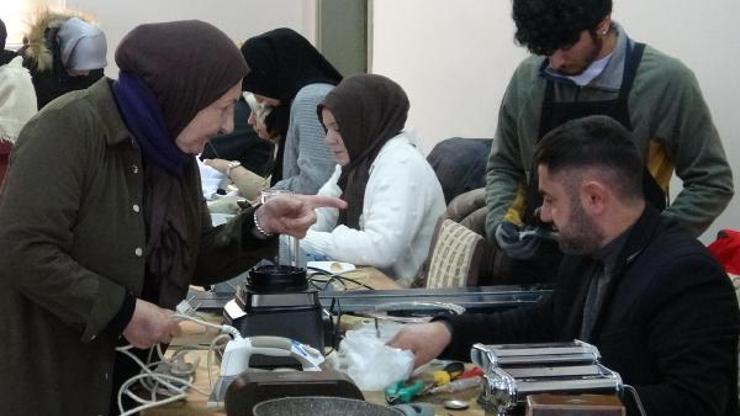 Ev kadınlarına 'atma, tamir et' kültürünü anlattılar Ev kadınlarına 'atma, tamir et' kültürünü anlattılar