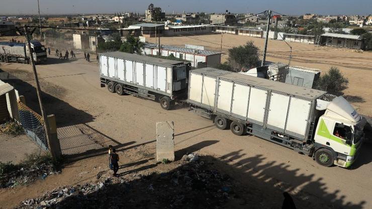 Refahtan Gazzeye yakıt tankerleri ve yardım tırları geçiş yaptı