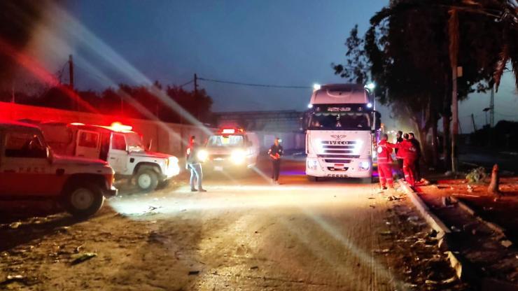 Filistin Kızılayı, insani yardım yüklü 100 kamyonu daha teslim aldı