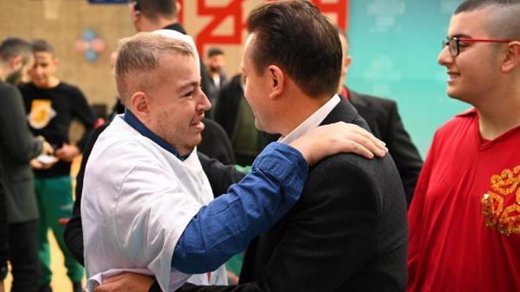 Tuzla'da özel çocuklar Dünya Engelliler Günü'nde sahne aldı