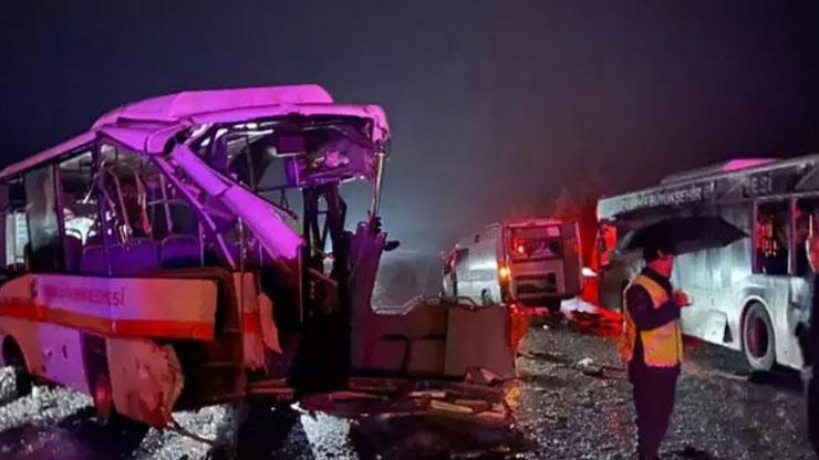 İki otobüs ve karavan çarpıştı! 14 kişi yaralandı