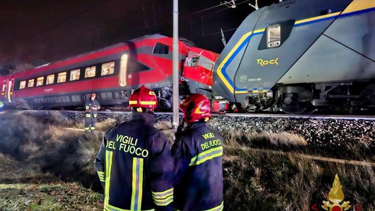 İtalya’da iki tren kafa kafaya çarpıştı: 17 yaralı