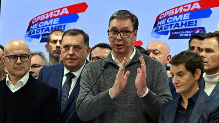 Sırbistanda seçimin galibi Vucicin partisi oldu