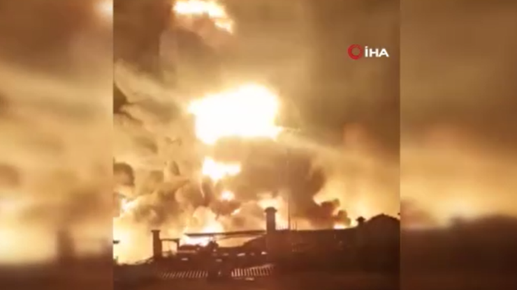 Alevler gökyüzünü kapladı Ginede yakıt deposunda patlama: 8 ölü