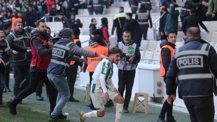 Bursaspor - Diyarbekirspor maçında 5 kırmızı kart çıktı