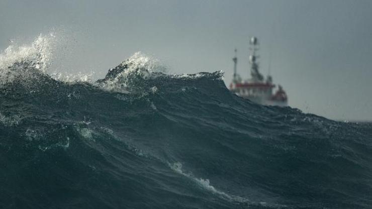 Kuzey Denizi’nde fırtına: Dev dalga, navigasyon sistemini bozdu