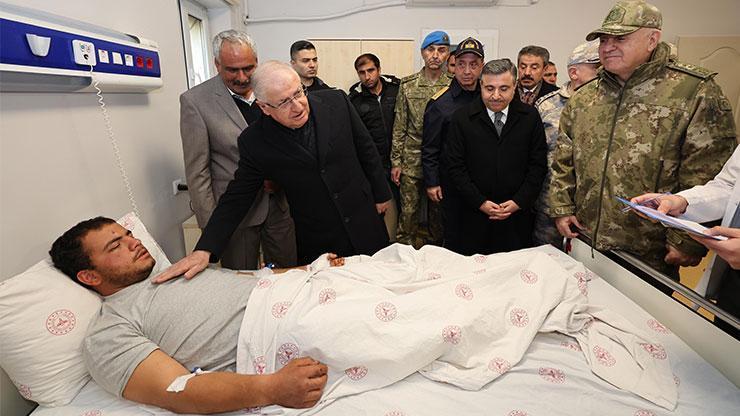 Bakan Güler, Şırnak'ta yaralı askerleri ziyaret etti