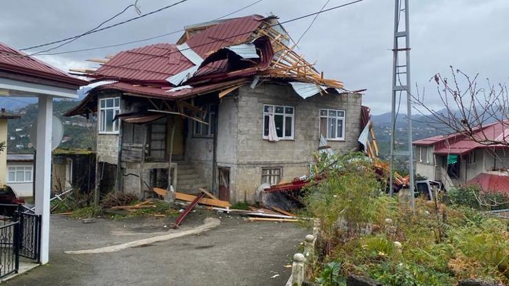 Rize'deki fırtınada 82 çatı uçtu, 13 araç hasar gördü