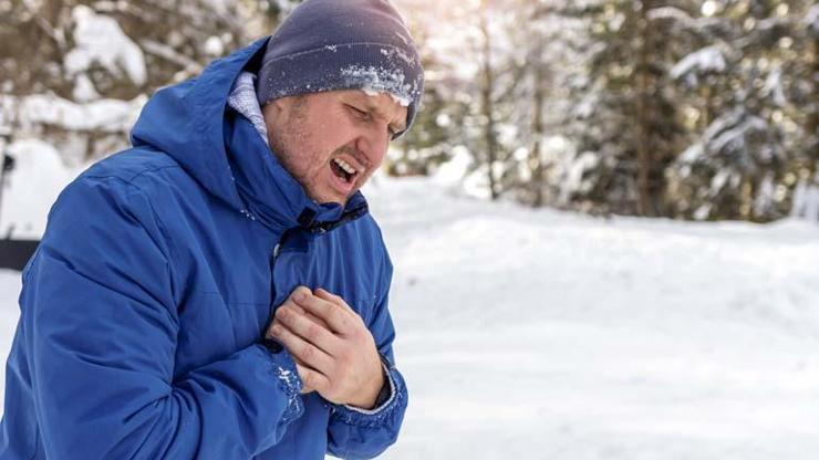 Soğuk ve rüzgarlı havaya dikkat Kalp damarlarını daraltıyor, tansiyonu yükseltiyor Kışın kalp krizine karşı...