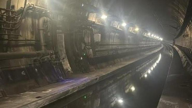İngilterede kaos... Tüneli su bastı: Binlerce yolcu mahsur kaldı