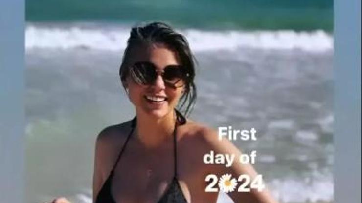 Aslı Enver bikinisiyle güneşlendi sosyal medyayı salladı
