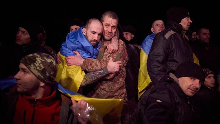 Ukrayna ve Rusya arasında esir takası: 478 kişi ülkesine döndü