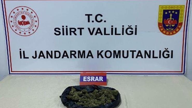 Siirt’te yol kontrolünde uyuşturucu ile yakalanan şüpheli, gözaltına alındı Siirt’te yol kontrolünde uyuşturucu ile yakalanan şüpheli, gözaltına alındı