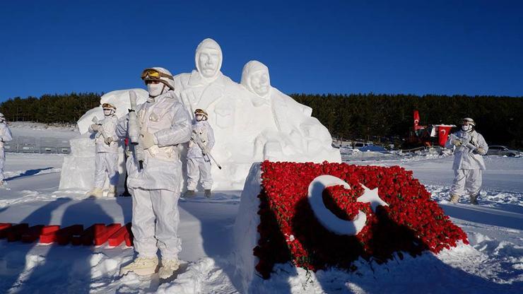 Sarıkamış Harekatının 109. yılı: 90 bin şehit için kardan heykeller yapıldı