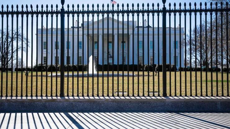 Beyaz Sarayın dış kapısına aracıyla çarpan sürücü gözaltına alındı