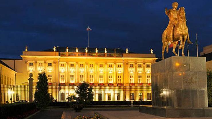 Polonya’da polisten Cumhurbaşkanlığı Sarayına baskın