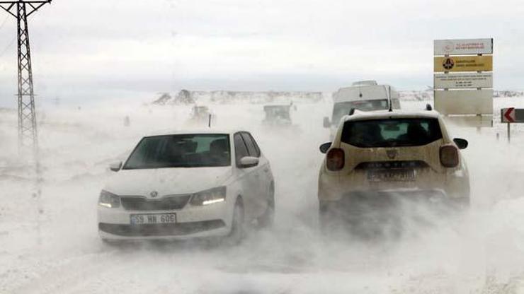Trakyada karla mücadele: yollar kapandı, okullar tatil edildi
