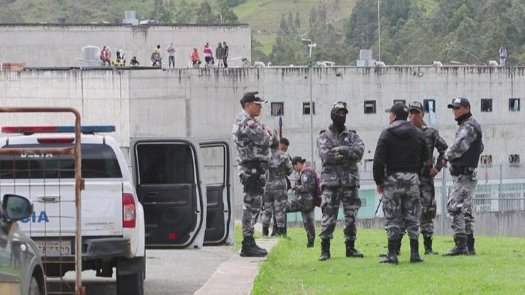 Ekvador’da çetelerle savaş