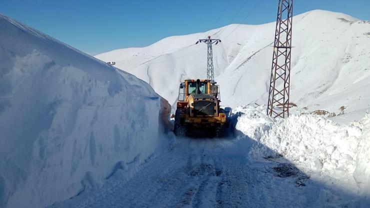 Hakkari'de, 284 yerleşim yerinin yolu kardan kapandı