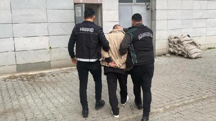 Samsun’da 12.5 yıl hapis cezasıyla aranan hükümlü, uyuşturucuyla yakalandı Samsun’da 12.5 yıl hapis cezasıyla aranan hükümlü, uyuşturucuyla yakalandı