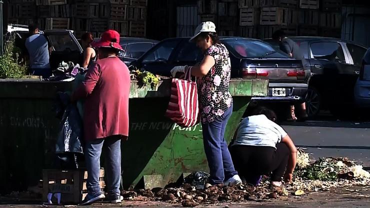 Arjantinde çöpte yemek arıyorlar