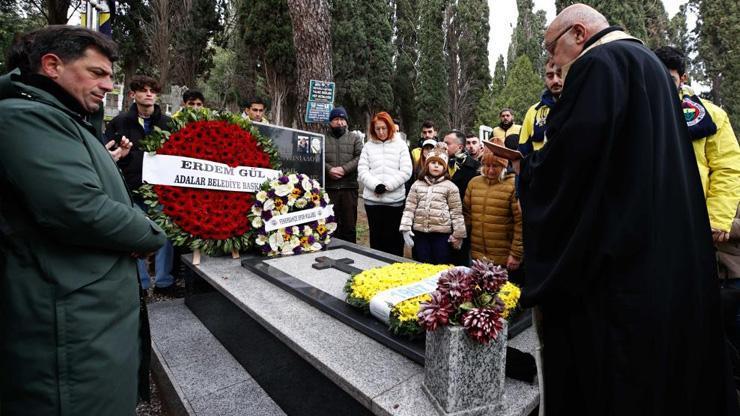 Fenerbahçe ve Milli Takım efsanesi Lefter kabri başında anıldı