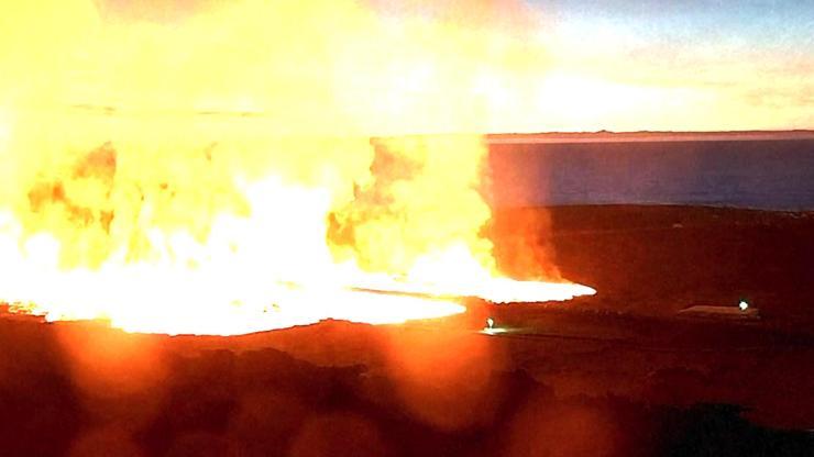 İzlanda’da bir ayda ikinci patlama Lavlar 400-500 metre yayıldı