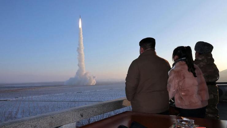 Kritik ziyaret öncesi Kuzey Kore, orta menzilli füzesini test etti