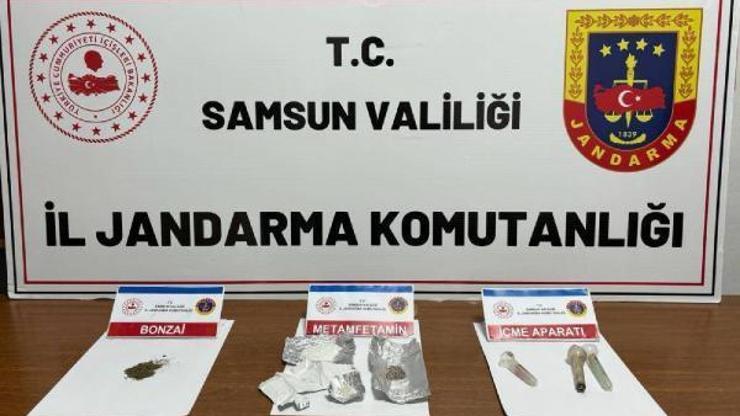 Samsun’da uyuşturucuyla yakalanan 3 şüpheliye gözaltı Samsun’da uyuşturucuyla yakalanan 3 şüpheliye gözaltı