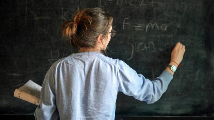 Rüyada Öğretmen Görmek Ne Anlama Gelir? Rüyada İlkokul Öğretmenini Görmek Nasıl Yorumlanır?