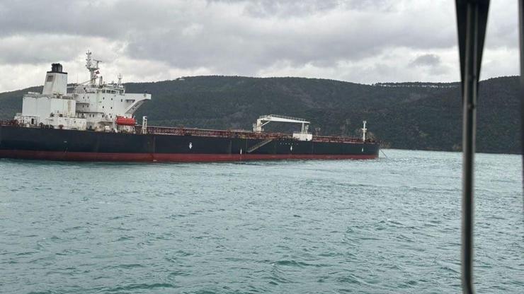 İstanbul Boğazında gemi arızası: Boğaz trafiğe kapatıldı...