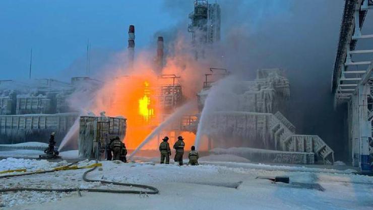 Rusyada petrol rafinerisinde patlama