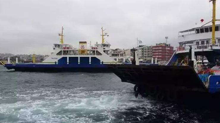 Çanakkale-Eceabat hattındaki feribot seferlerine fırtına engeli