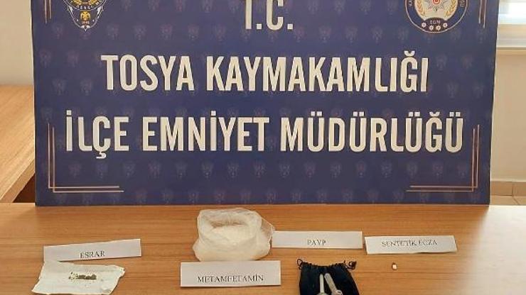 Tosya'da 500 gram metamfetamin ele geçirildi Tosya'da 500 gram metamfetamin ele geçirildi