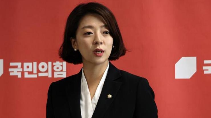Güney Kore’de milletvekiline sokakta korkunç saldırı: Kanlar içinde hastaneye kaldırıldı