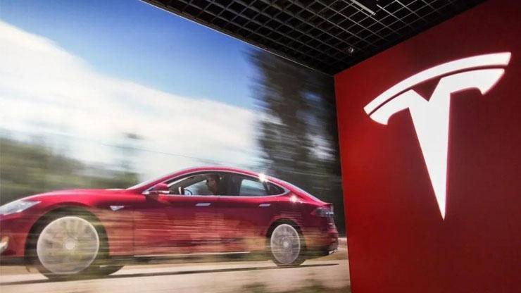 Tesla, ABDdeki yaklaşık 200 bin aracını geri çağırıyor