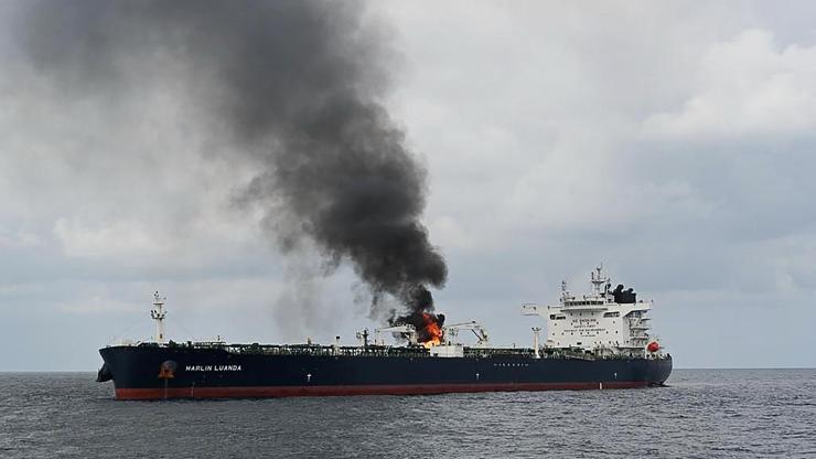 CENTCOM açıkladı: Husilerin hedef aldığı gemide çıkan yangın söndürüldü