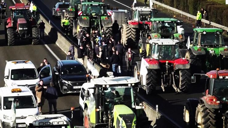 Detayları CNN TÜRK Paris temsilcisi anlattı: Çiftçi eylemleri bütün Avrupa’ya yayılır mı