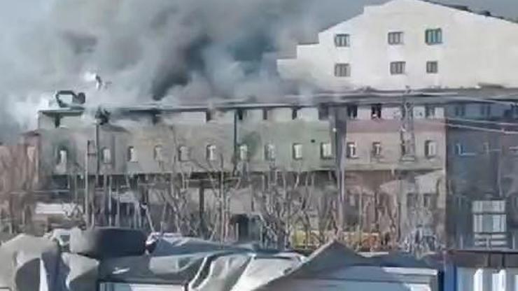 SON DAKİKA: Sultangazide  ayakkabı imalathanesinde yangın