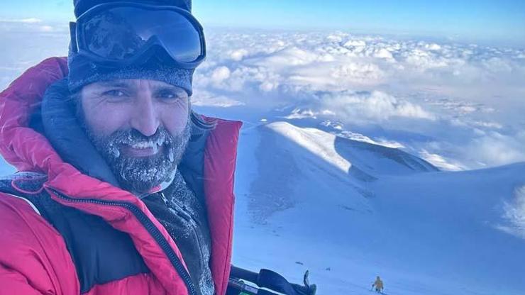 Süphan Dağı’na tırmanan dağcıların yüzü buz tuttu Bulutların üzerinde eşsiz manzara