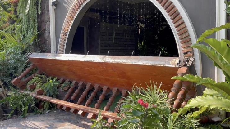 Taylandda korkunç olay Poz verirken balkon çöktü