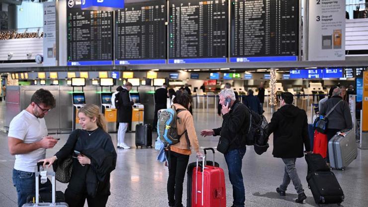 Almanyada 5 havalimanında yine greve gidiliyor