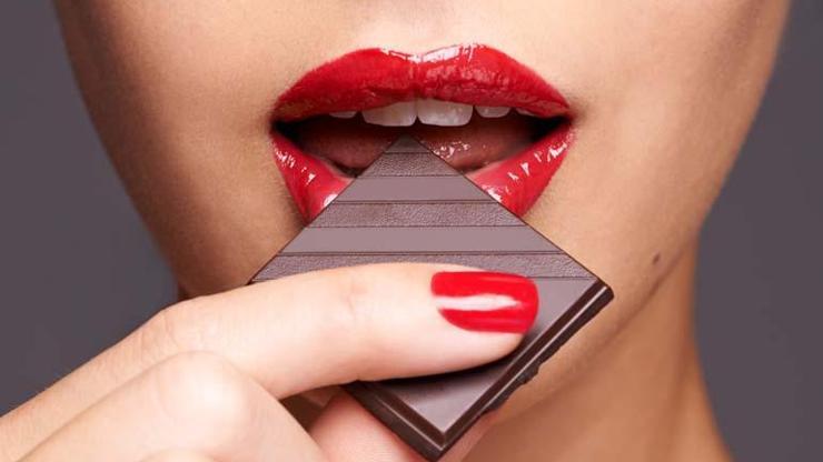 Çikolata kriziyle baş etmenin 5 yolu İşte serotonin artıran besinlerin listesi