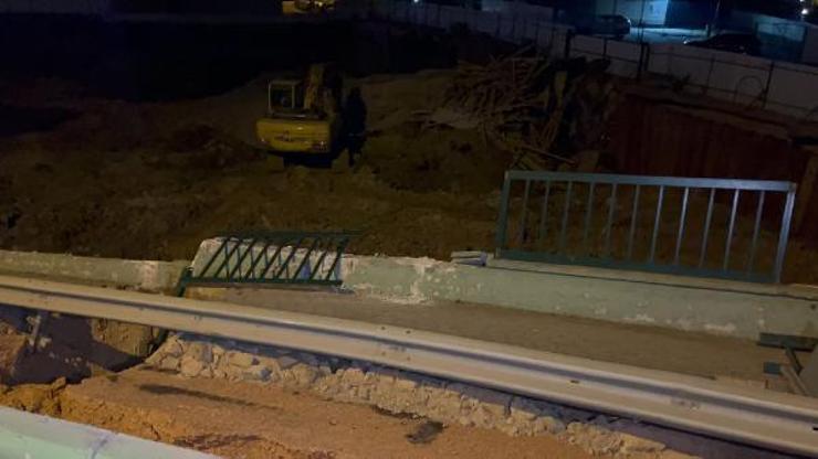 Bursa'da göçen yolda temizleme çalışması başladı