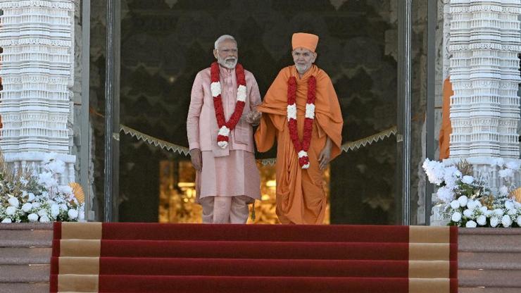 Müslümanları ötekileştirmekle suçlanan Hindistan Başbakanı, BAE’e tapınak açtı