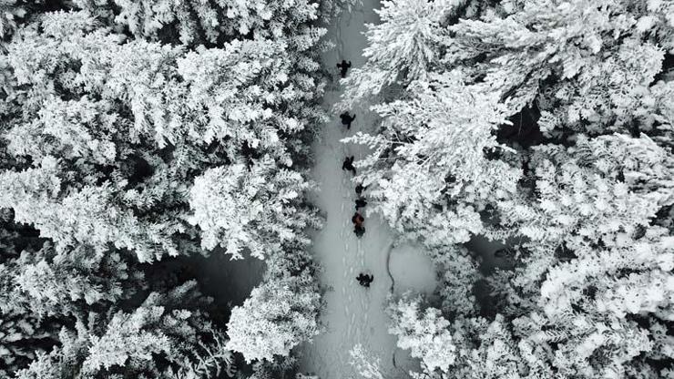 Kar altında hayran bırakan güzellik: Gümüşhane-Şiran sınırındaki Tersun Dağında doğa yürüyüşü