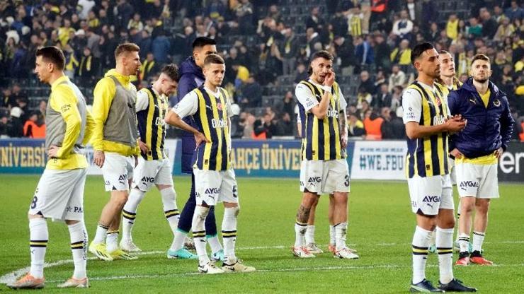 Fenerbahçede 3 futbolcu kadrodan çıkarıldı