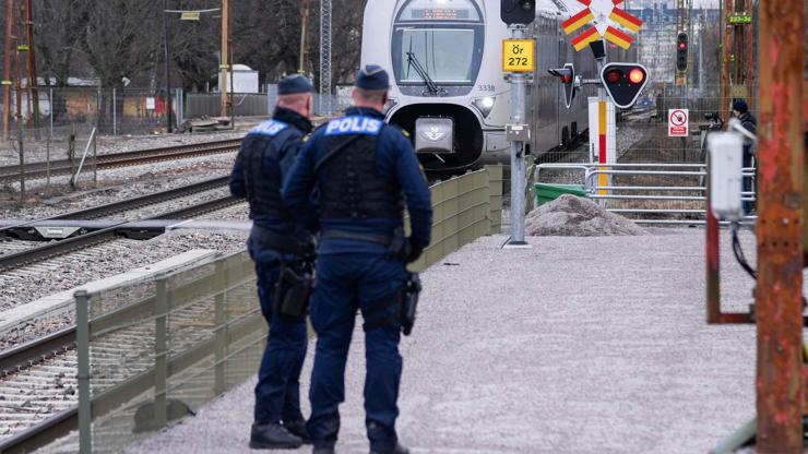 İsveç’te yük treni yayalara çarptı: 3 ölü