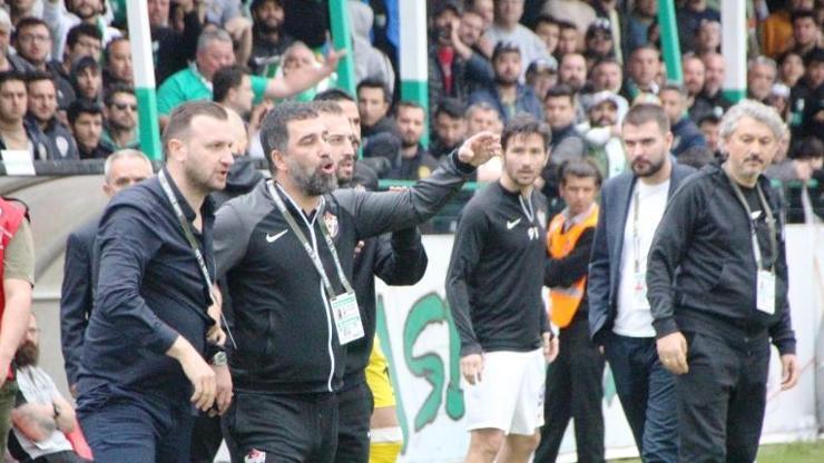 Bodrum FK - Eyüpspor maçında saha karıştı Hastaneye kaldırıldı