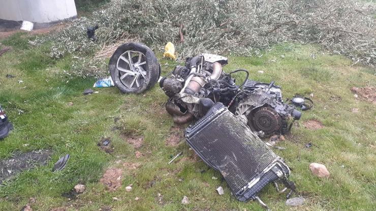 Viyadükten düşen otomobilin sürücüsü öldü Viyadükten düşen otomobilin sürücüsü öldü